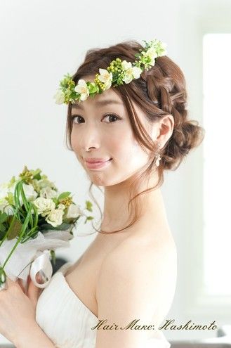 結婚式 髪型 花嫁 編み込み ティアラ 画像